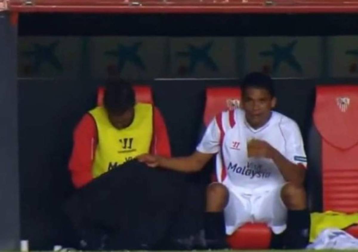 ¡Qué incómodo! Futbolistas que necesitaron un baño en pleno partido; Aubameyang, el último