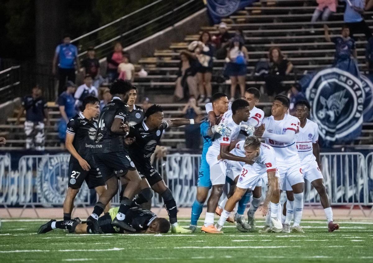 ¡Bochorno en New Orleans! Argentino Agustín Mulet y Riky Zapata se pelean a puño limpio en un amistoso Olimpia-Motagua