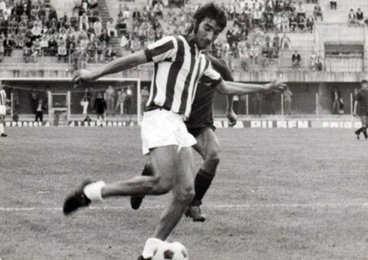 'Mágico' González de los 22 futbolistas más fascinantes según libro argentino