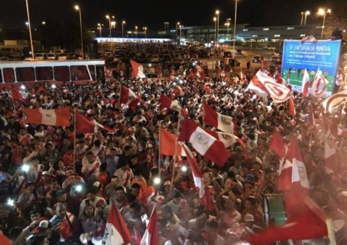 ¡DE LOCOS! Peruanos se toman las calles de Buenos Aires, Argentina y preparan carnaval