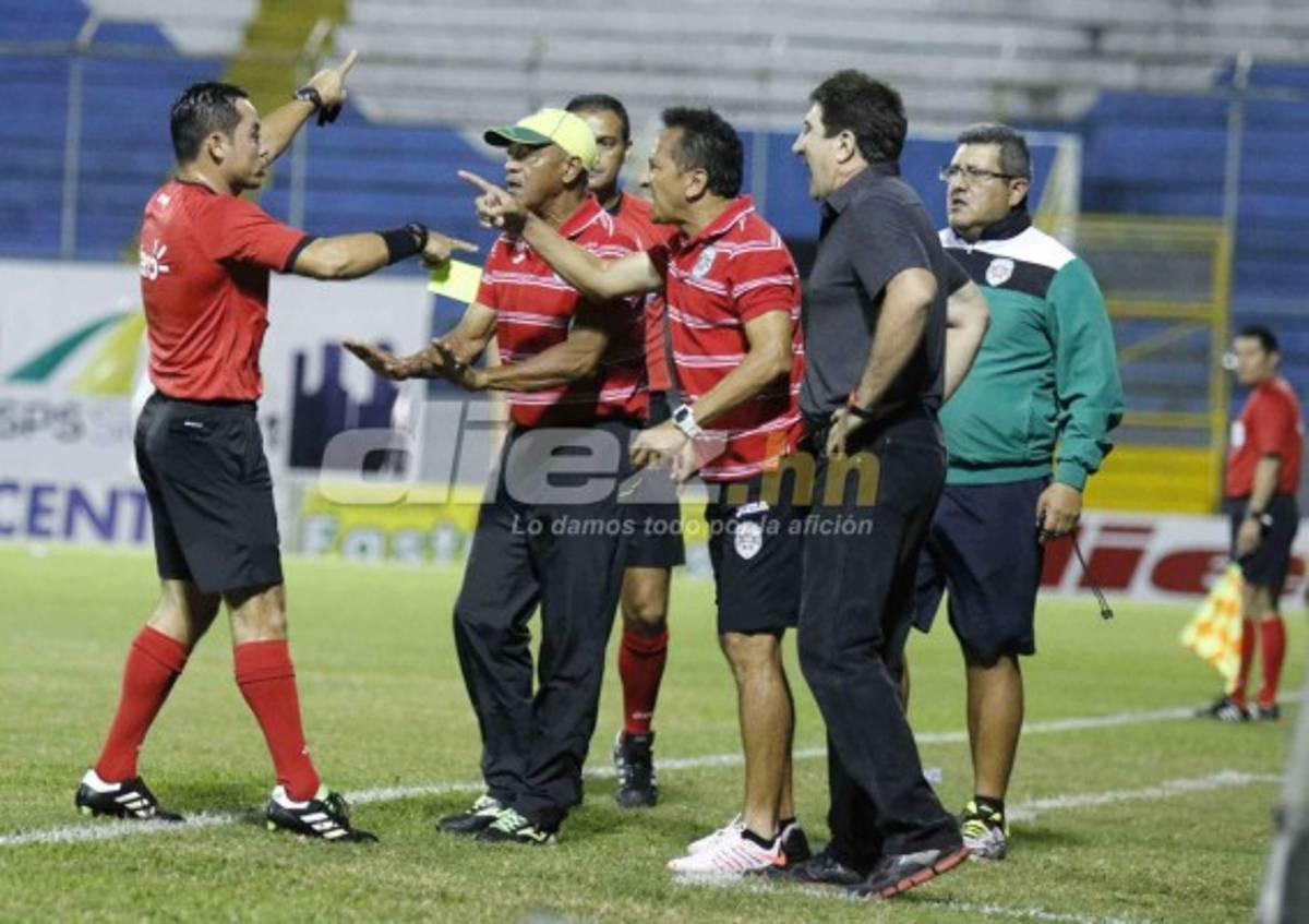 EN FOTOS: La chilena de Mario, la inexplicable expulsión de Pineda y el golazo de Jhow