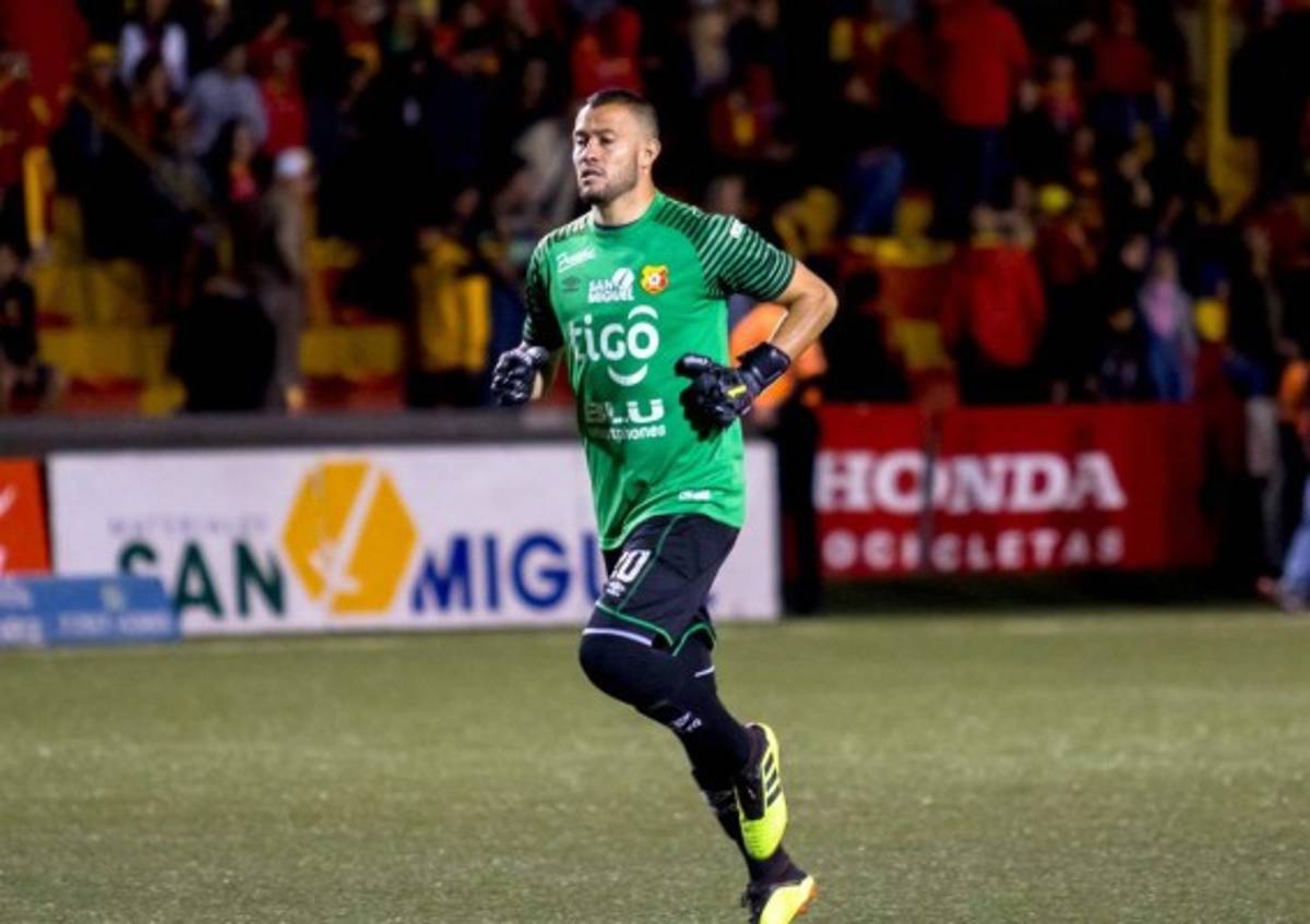 Mercado Centroamérica: Legionario regresa a El Salvador, Municipal con fichaje y catrachos son noticia en Costa Rica