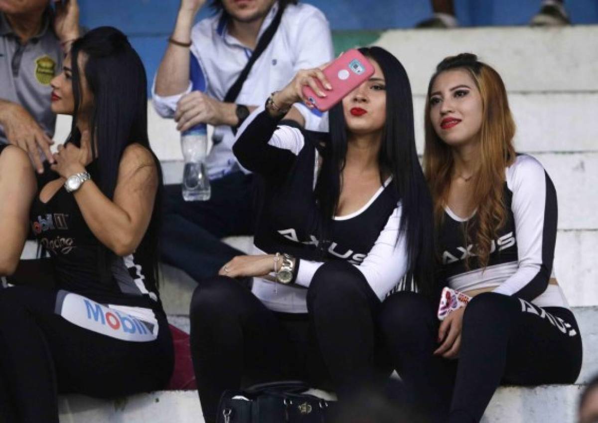 ¡Cositas! Las hermosas chicas que dejó el clásico Real España-Olimpia en el Morazán