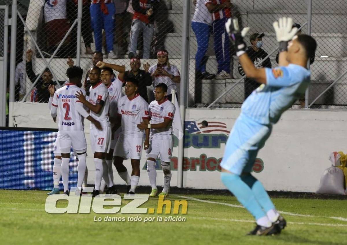 Lo que no viste en TV: El tierno abrazo de Troglio con unos niños, bellas chicas y Diego Vázquez en la doble cartelera en el Nacional