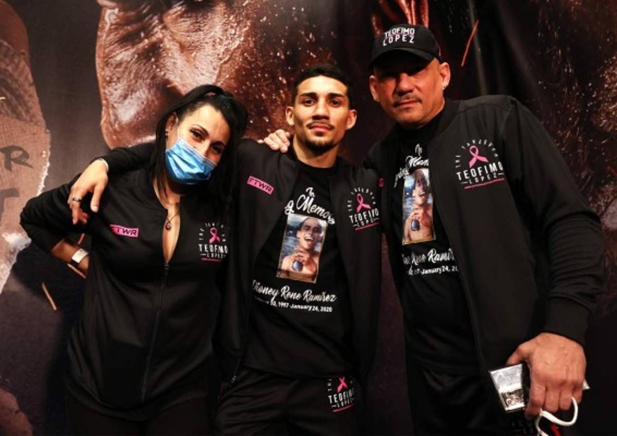 ¡Electrizante! Así fue el intenso careo de Teófimo López y Lomachenko en la ceremonia de pesaje