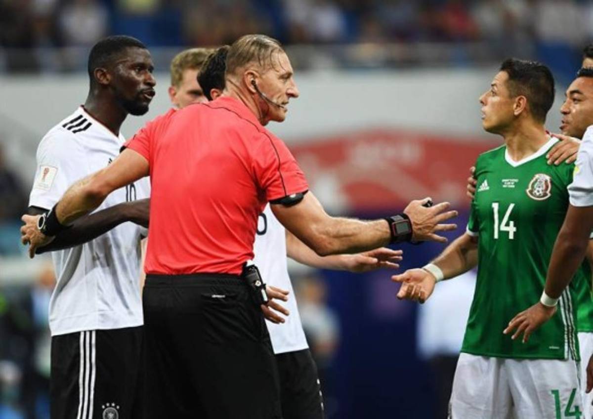 NO SE VIO POR TV: ¿Qué hacía Löw y qué le dijo Marco Fabián? El abrazo de 'Memo' Ochoa