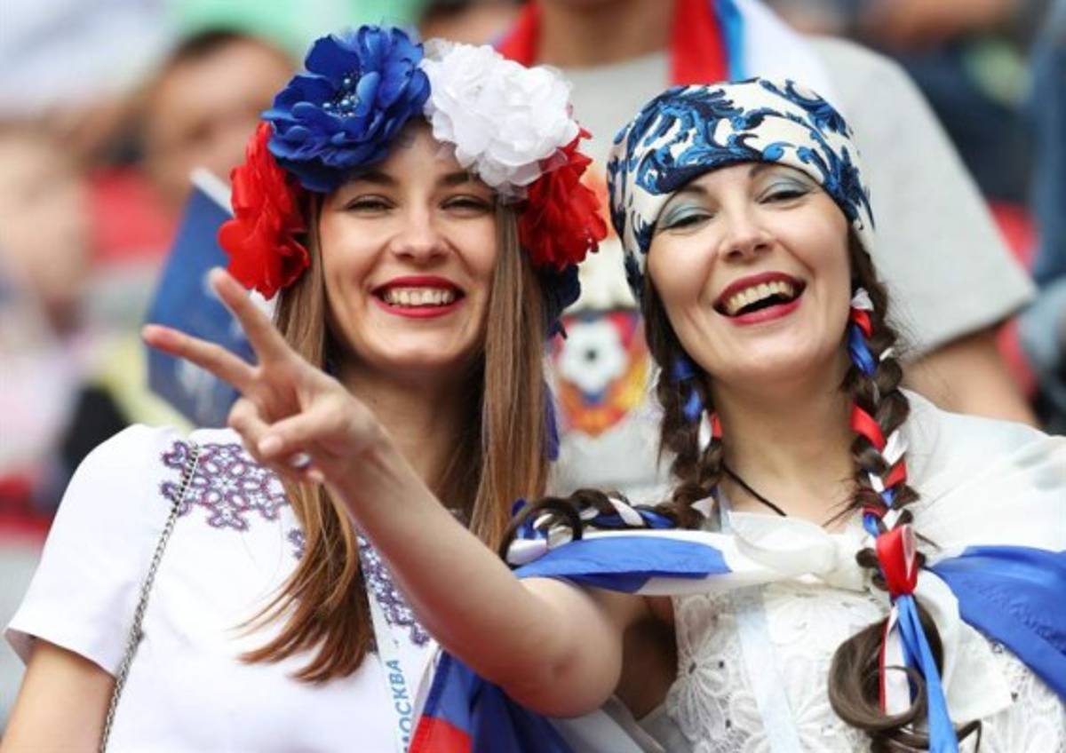 Lo que no se vio en TV del Rusia-México: El llanto de los locales y la belleza rusa