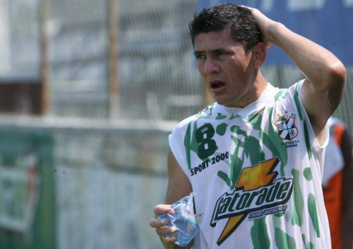 Rambo de León, el rey: Los futbolistas hondureños con más equipos en toda su carrera
