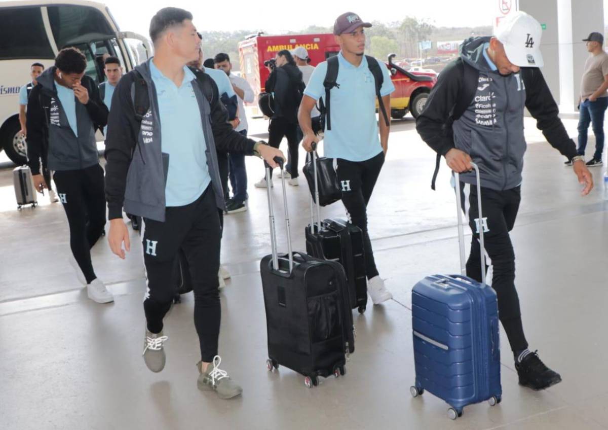 Los dos pelones en la Selección de Honduras tras el debut en las eliminatorias; la Bicolor viajó rumbo a Bermudas
