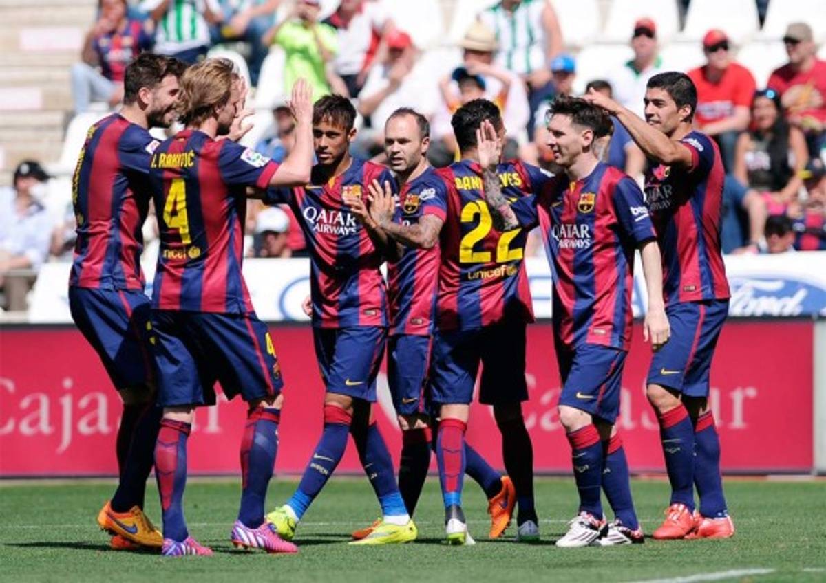 Barcelona demolió por 8 a 0 al Córdoba y se aferra al título .