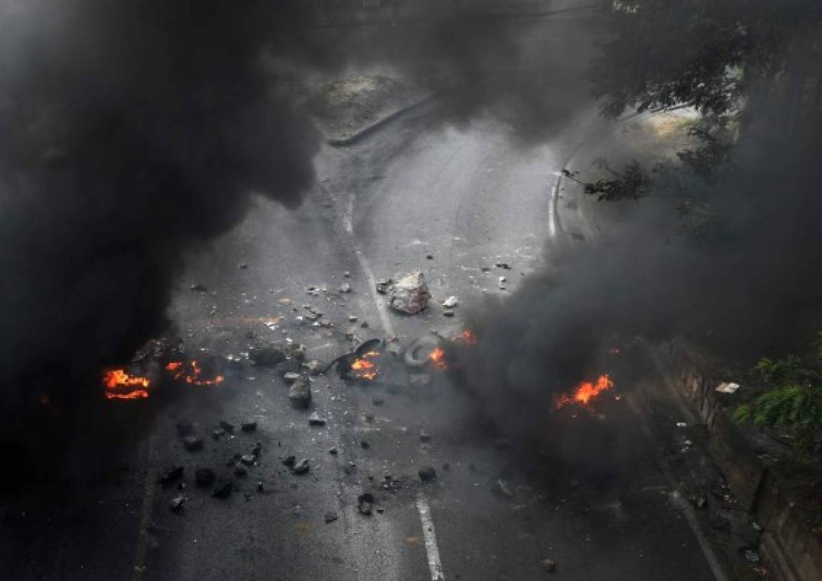 EN FOTOS: Carreteras tomadas y autos incendiados, así está Honduras este viernes