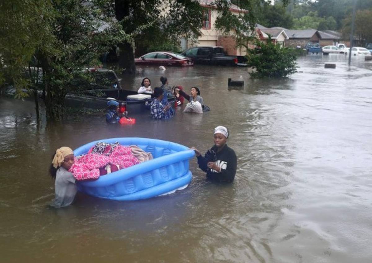 INFORME ESPECIAL: Asciende el número de muertes tras el paso del huracán Harvey en Houston, Texas