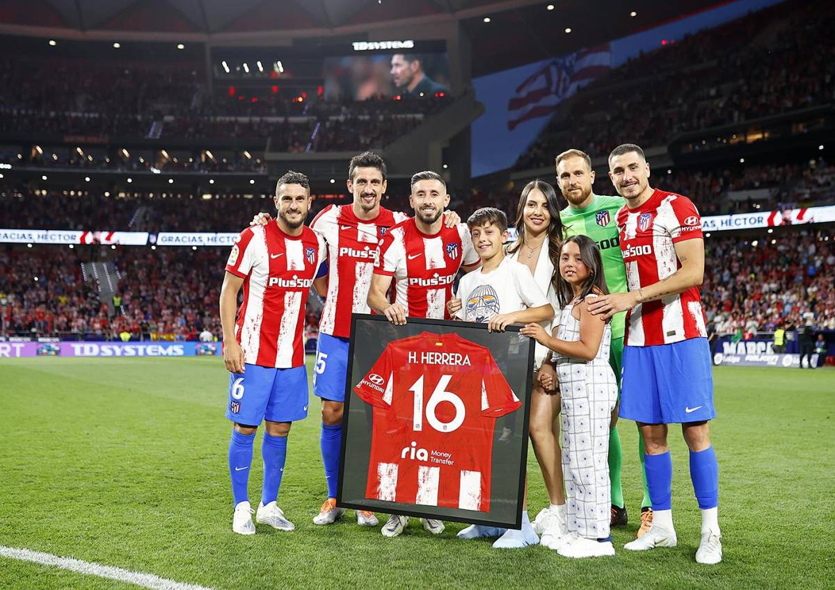 Pasillo y lágrimas en el Atlético: así fue la dura despedida de Luis Suárez y Héctor Herrera en el Wanda Metropolitano