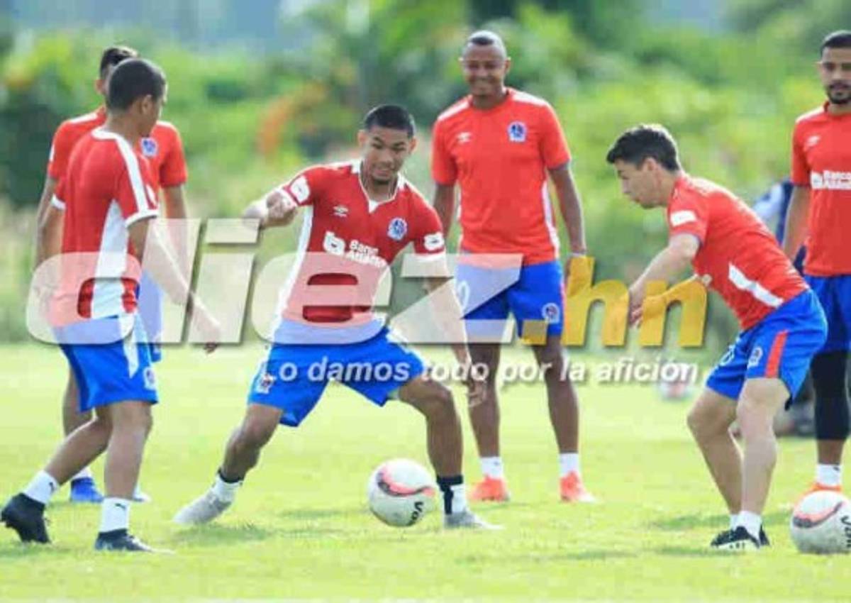 EN FOTOS: Risas, novatos y entrega, así fue el entreno del Olimpia