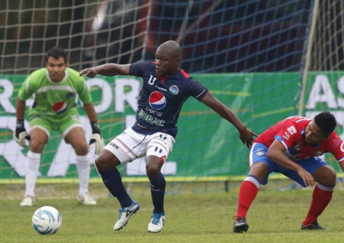 Conocé los futbolistas hondureños que se resisten al retiro