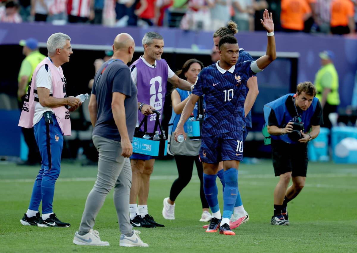 Mbappé enciende la polémica con tremenda burla y cachetadas en el Francia- Paraguay