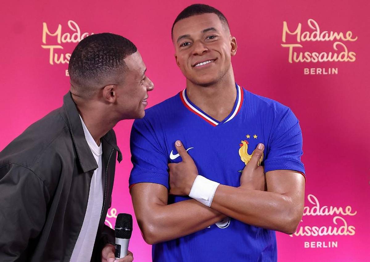 ¡No lo podía creer! La viral reacción de Mbappé tras ver su figura de cera en París: “Es más Kylian que yo”