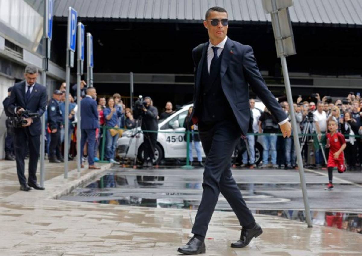 Cristiano y el niño: Así fue la espectacular llegada de Portugal a Rusia para disputar el Mundial