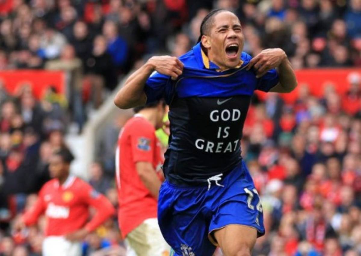 Futbolistas valientes que no le temen a una amarilla por mostrar su fe