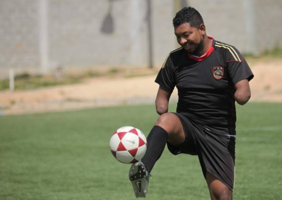 FOTOS: Así es Olvin, el hondureño que juega sin manos