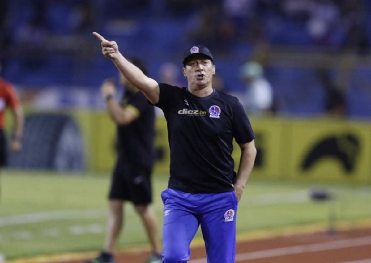 Fotos: Pedro Troglio pierde los estribos tras ser expulsado por el árbitro Saíd Martínez