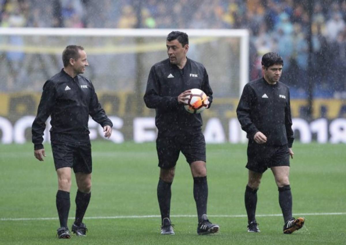 EN FOTOS: Así se ve La Bombonera por el torrencial aguacero en Buenos Aires