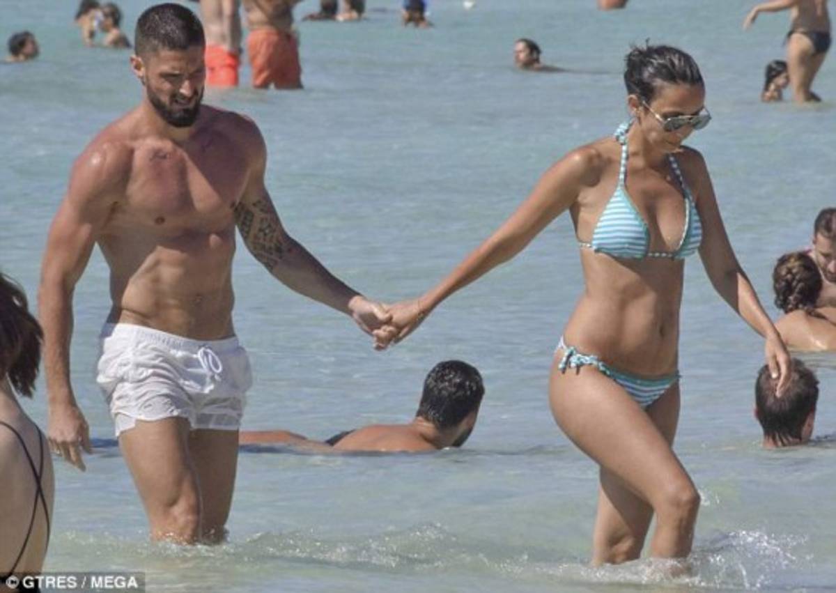 Fotos: Giroud es cazado con su linda novia de vacaciones en España