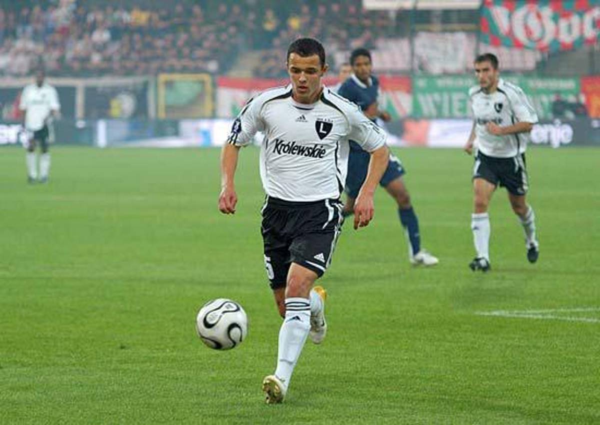 Era mejor que Lewandowski, el Chelsea de Mourinho le ofreció contrato, pero terminó borracho en las calles de Polonia