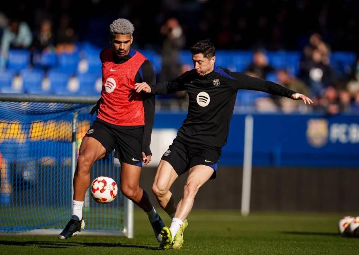 Así fue el entreno del Barcelona a puertas abiertas: comunión con los aficionados de cara al 2025