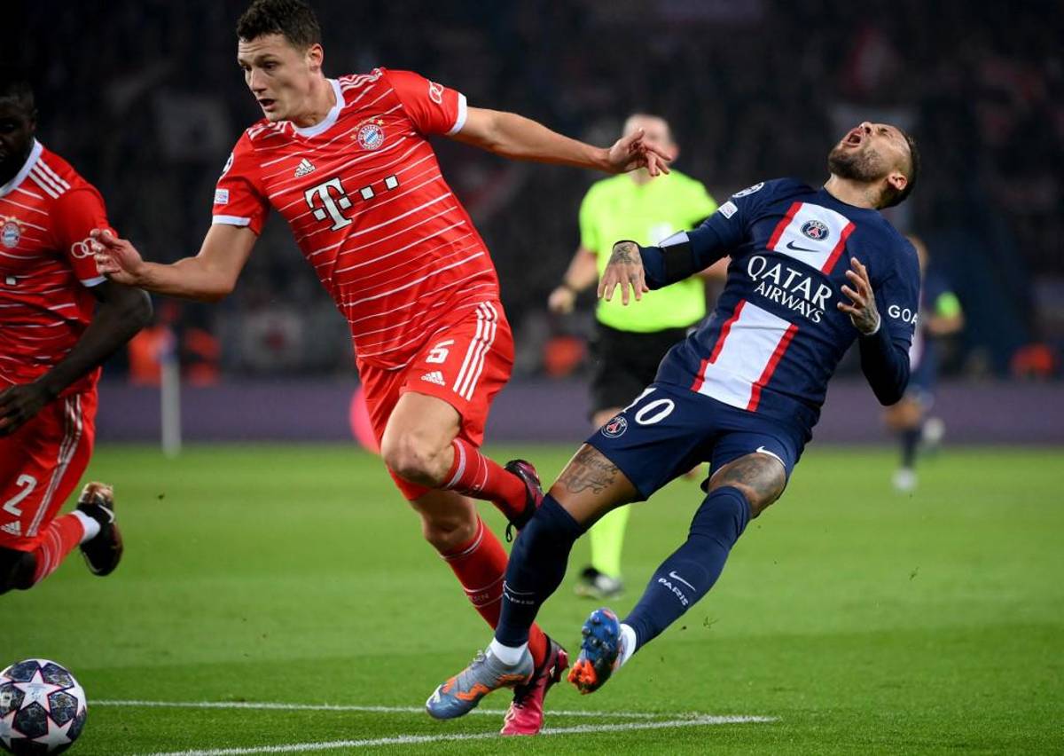 ¿Resignados? Los gestos de los jugadores del PSG por la derrota, quién se llevó la camiseta de Messi y así fue captado el emir de Qatar