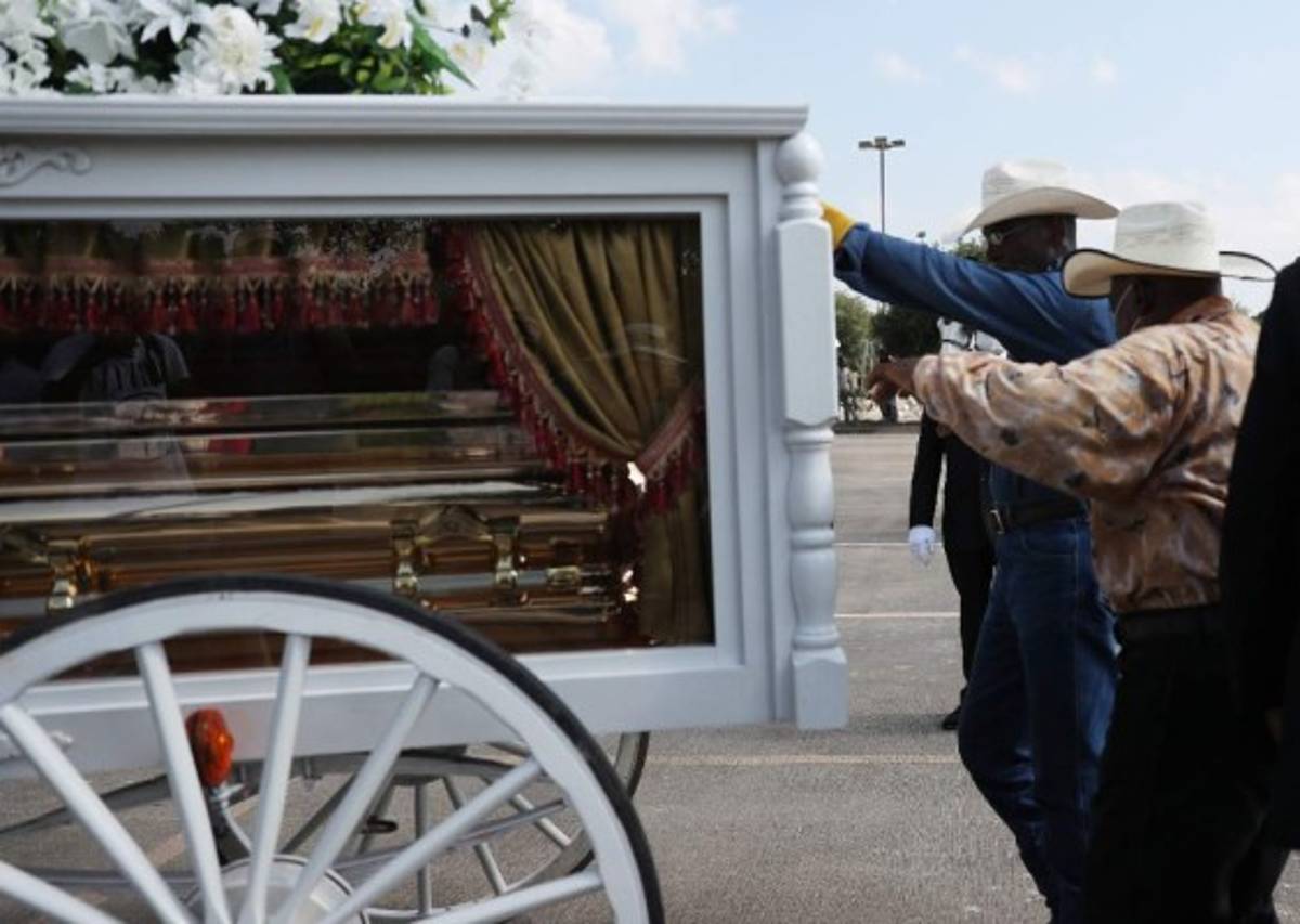 Las dolorosas imágenes del funeral de George Floyd: su último adiós y será enterrado al lado de su madre