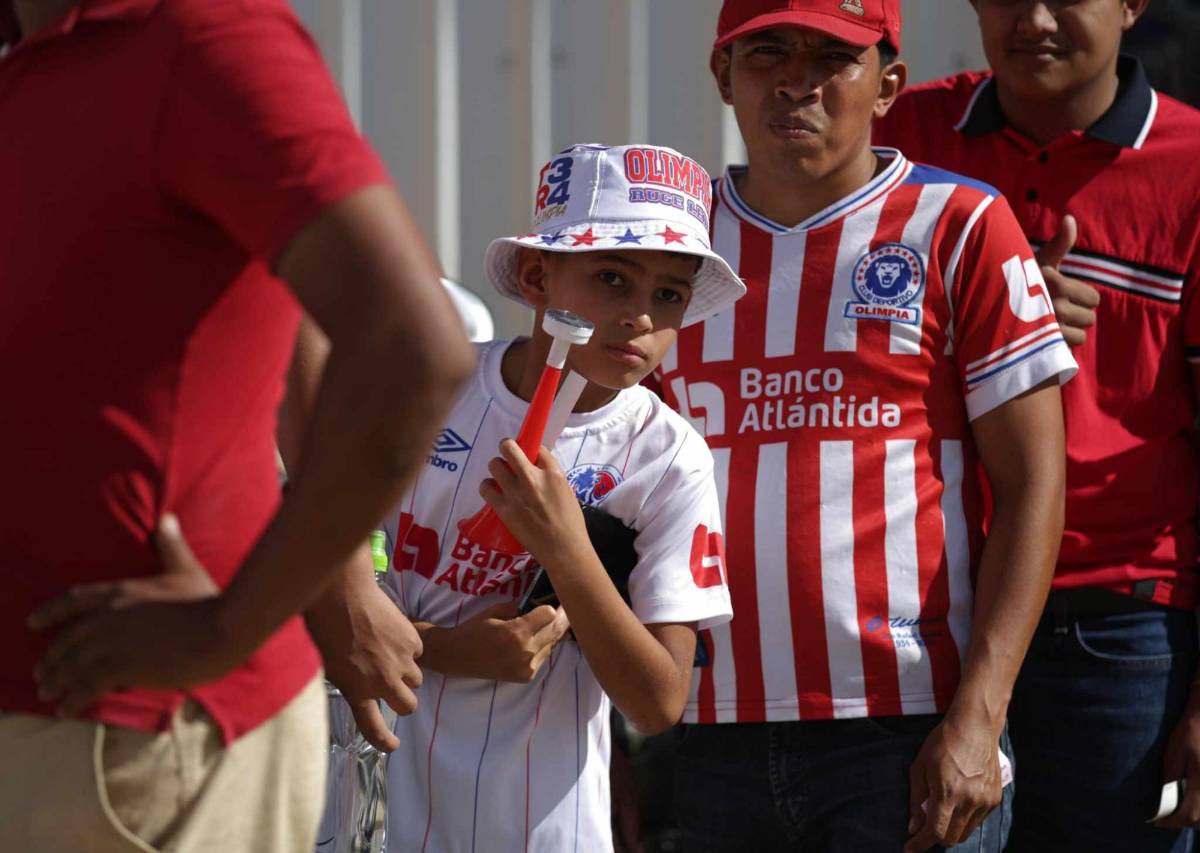 Locura por Olimpia en Danlí: nadie se quiso perder la visita del león y llegaron en familias; así respondieron los jugadores