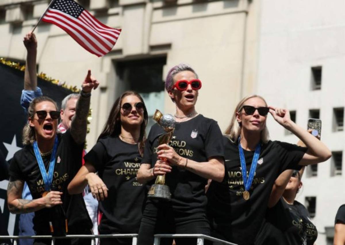 Espectacular y 'polémico' desfile en Nueva York para celebrar con la selección femenina de USA
