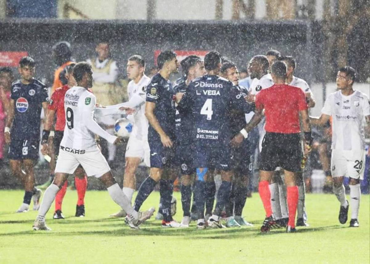 El villano del juego, motivo del berrinche de Rubilio Castillo y la pelea que hubo en el Motagua - Herediano