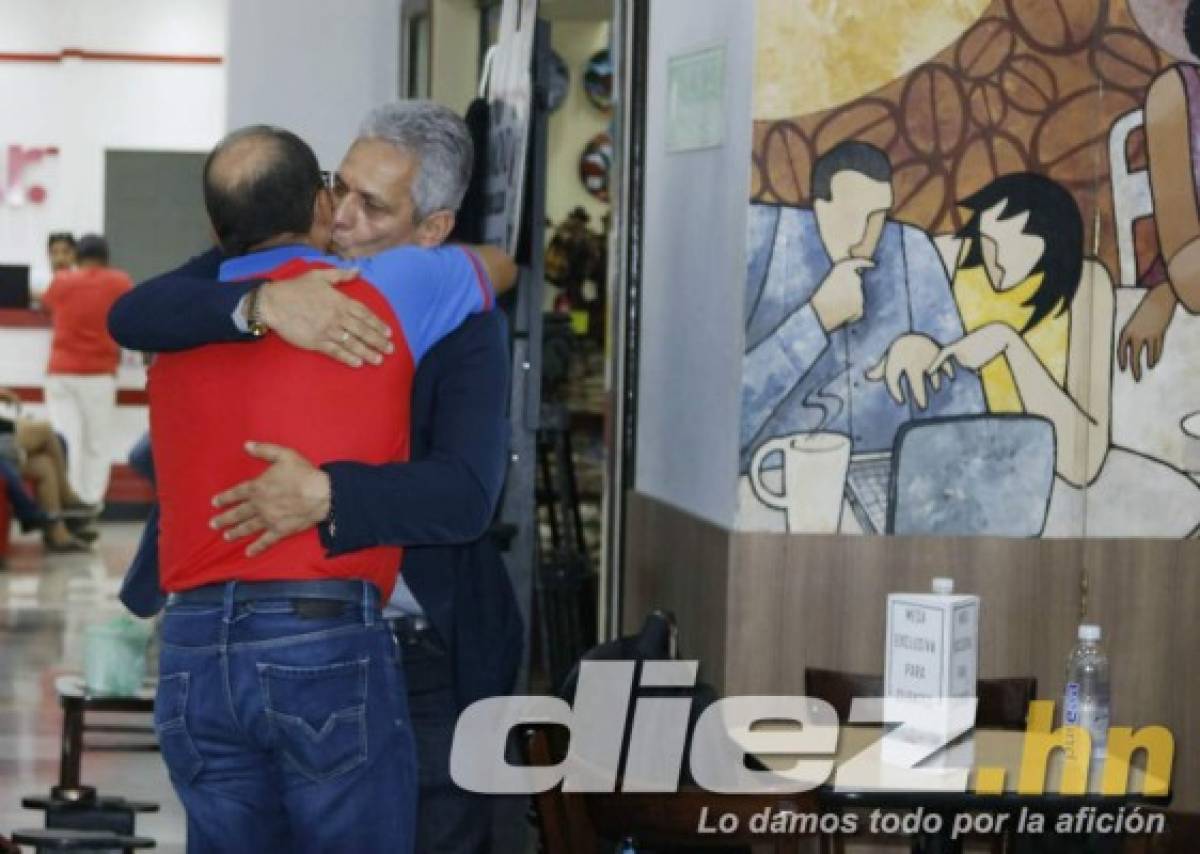 Con una visita sorpresiva: Emotiva despedida a Reinaldo Rueda, Elis y Chirinos en el aeropuerto