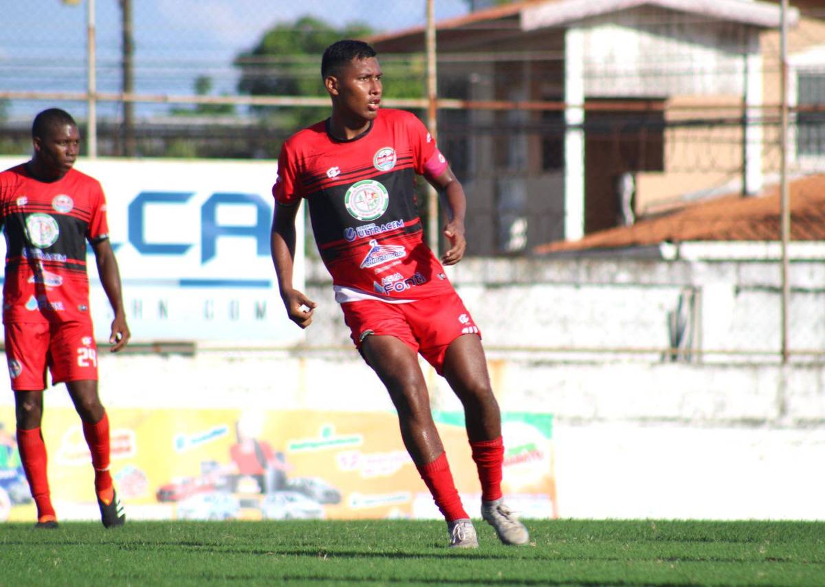 FICHAJES: Legionario entrena con club de segunda y Motagua en problemas