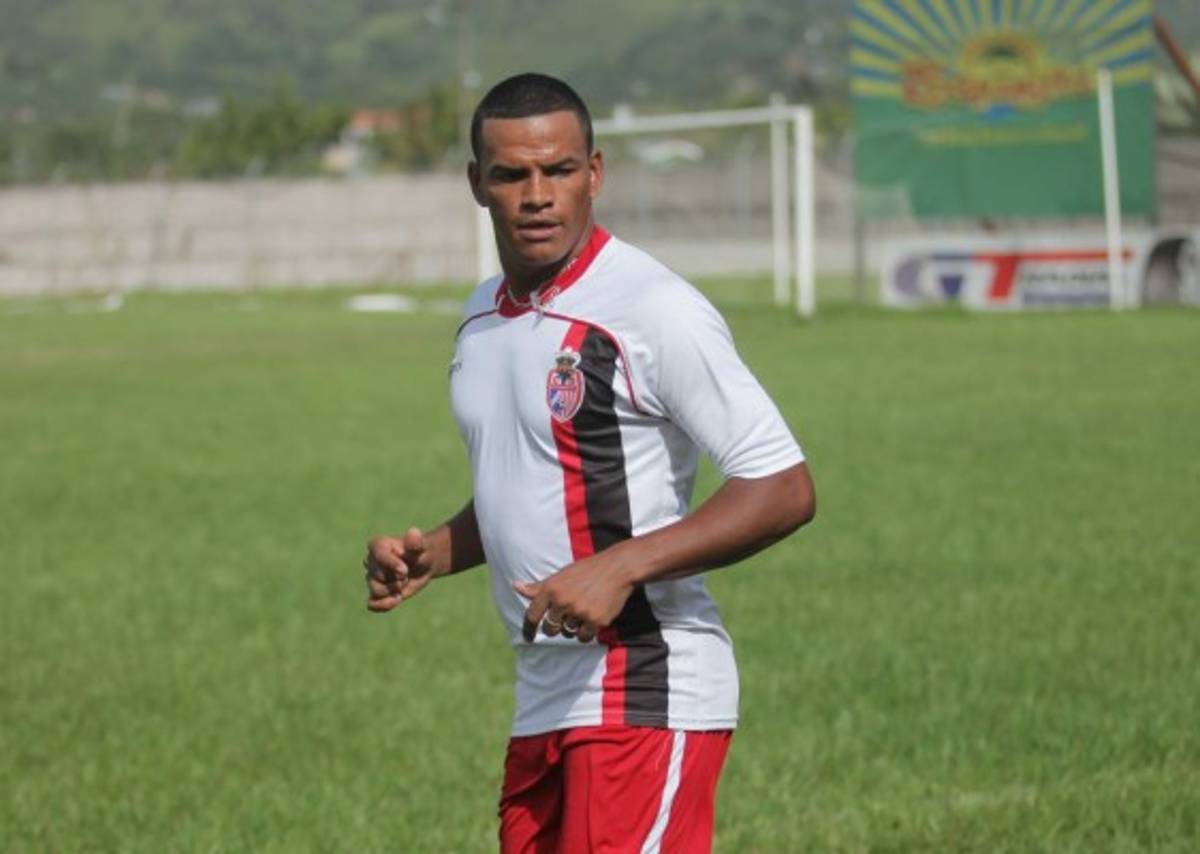 Romell Quioto con pie y medio fuera de Olimpia; estos son los rumores y fichajes en Honduras