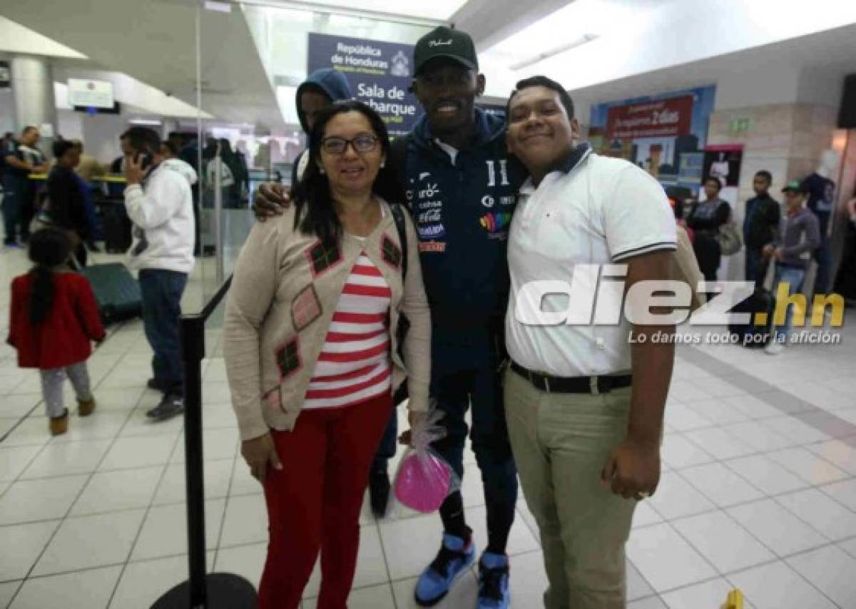 ¡Besos, abrazos y fotos! Así fue la salida de Honduras rumbo a Chile