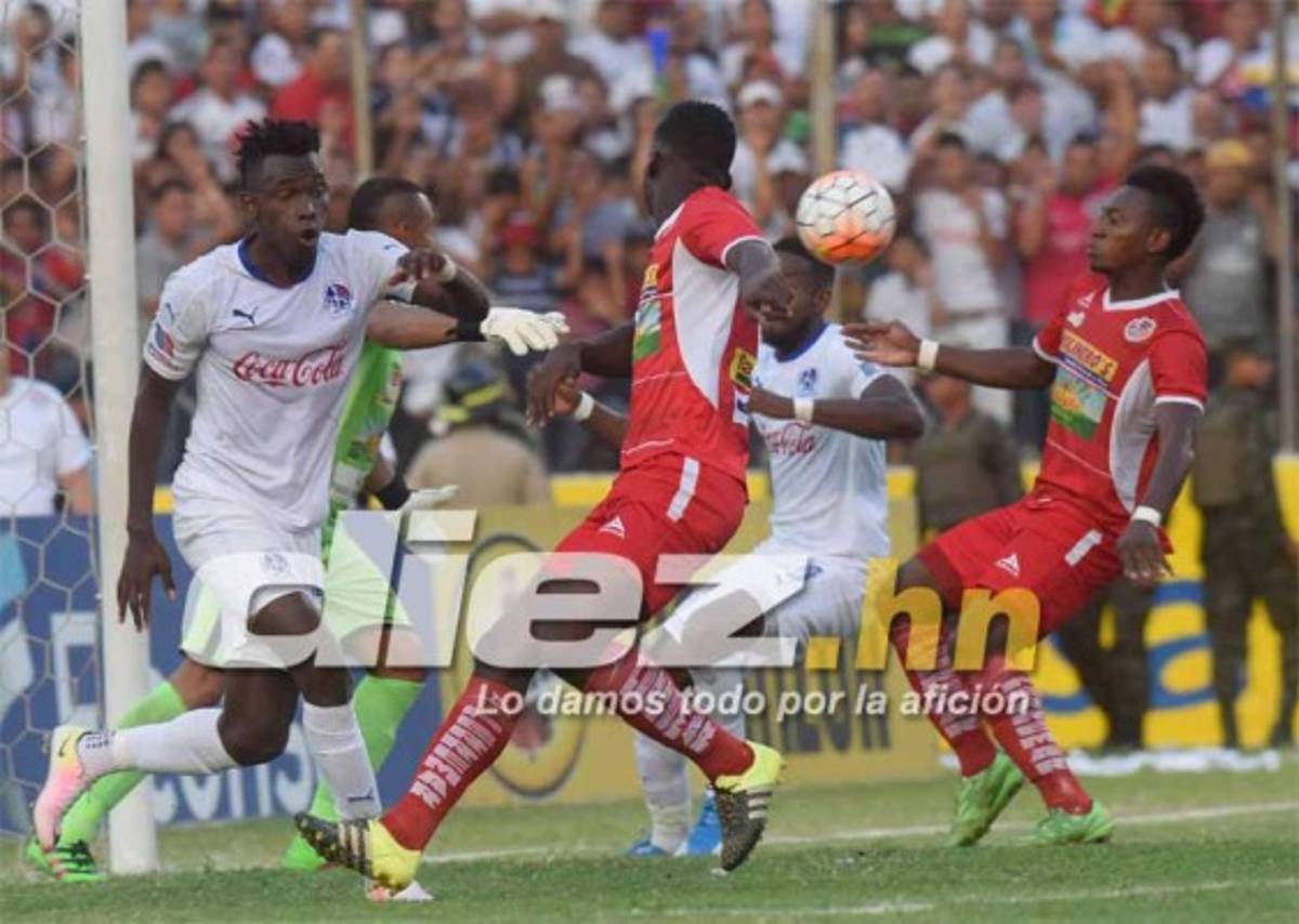 ¿Serán estas las últimas 15 fotos de Alberth Elis como jugador de Olimpia?