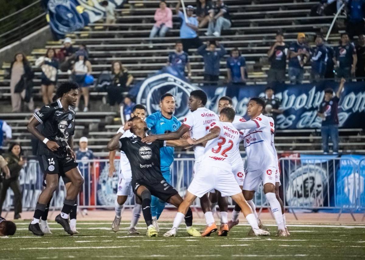 ¡Bochorno en New Orleans! Argentino Agustín Mulet y Riky Zapata se pelean a puño limpio en un amistoso Olimpia-Motagua