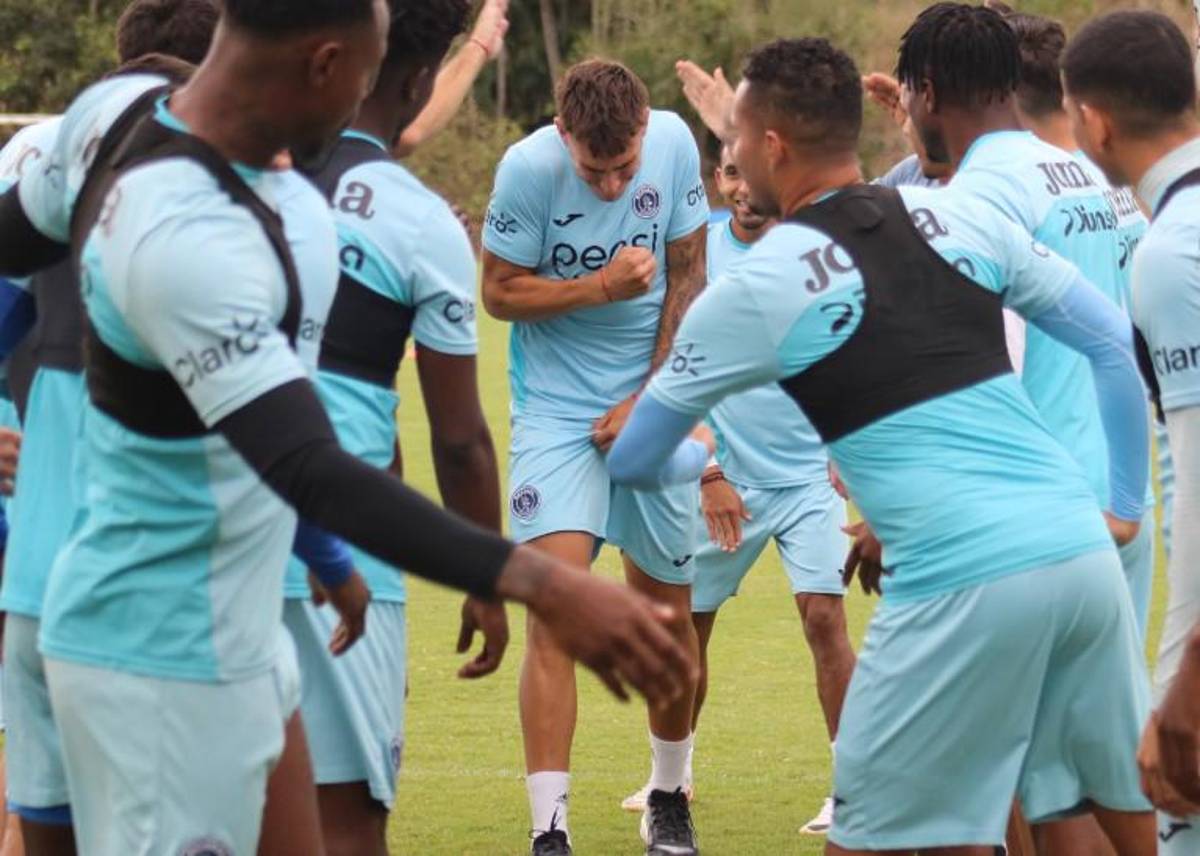 Así recibieron al hermano de Agustín Auzmendi en Motagua y el equipo azul viajó ya a Danlí