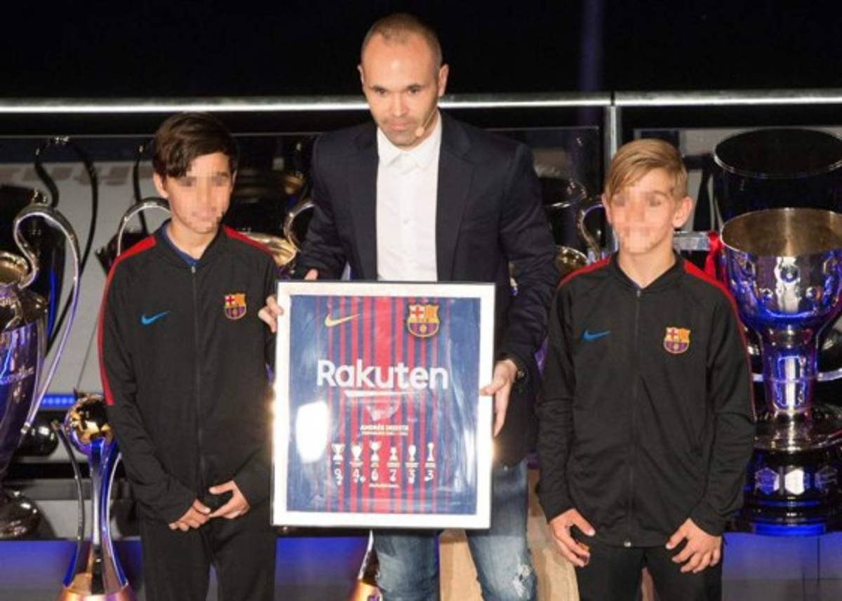 Así fue la emotiva y tremenda despedida de Andrés Iniesta del FC Barcelona