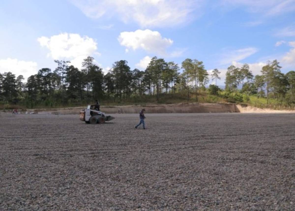 Fenafuth remodela Proyecto Gol en Siguatepeque el cual tendrá dos canchas