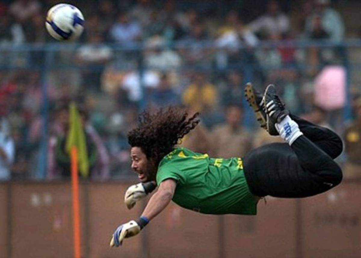 Estos son los grandes porteros que también son goleadores