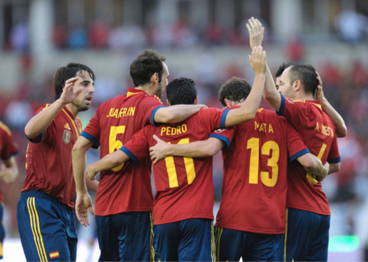 España le muestra a Panamá el fútbol de excelencia.