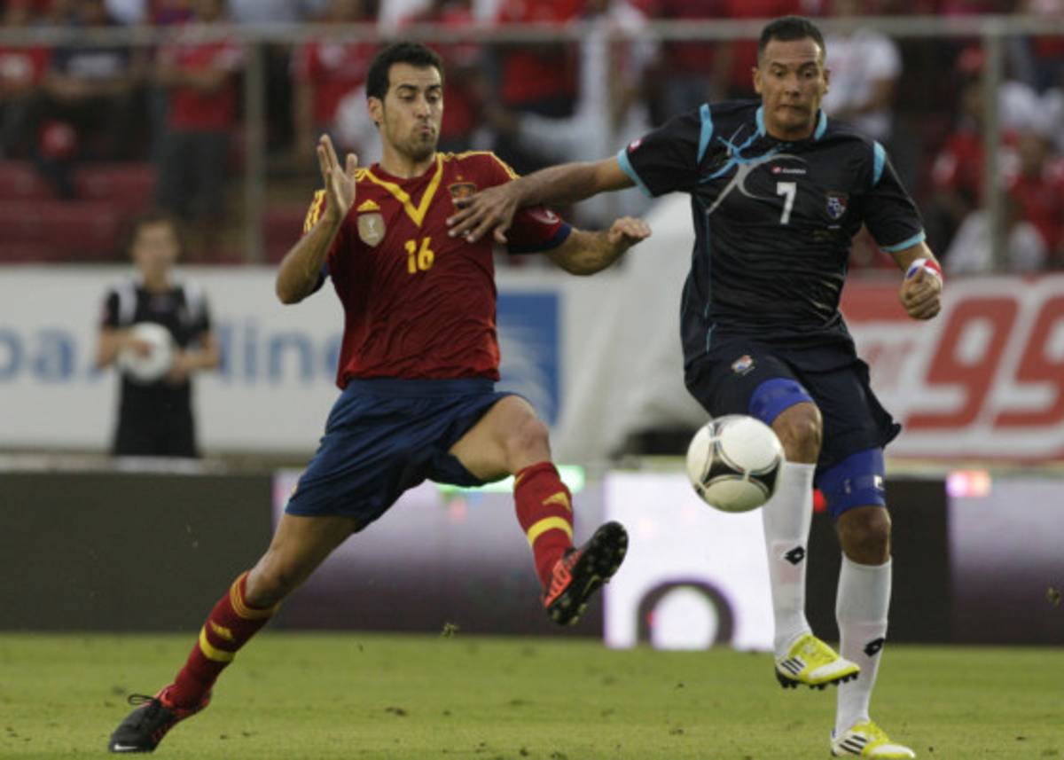 España le muestra a Panamá el fútbol de excelencia.