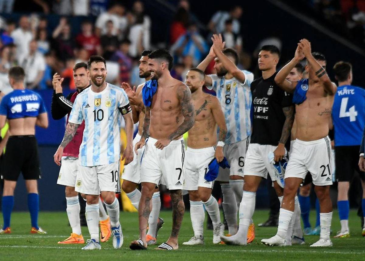 Las imágenes de la presentación estelar de Messi en el Argentina-Estonia: Su récord de cinco goles y alegría total
