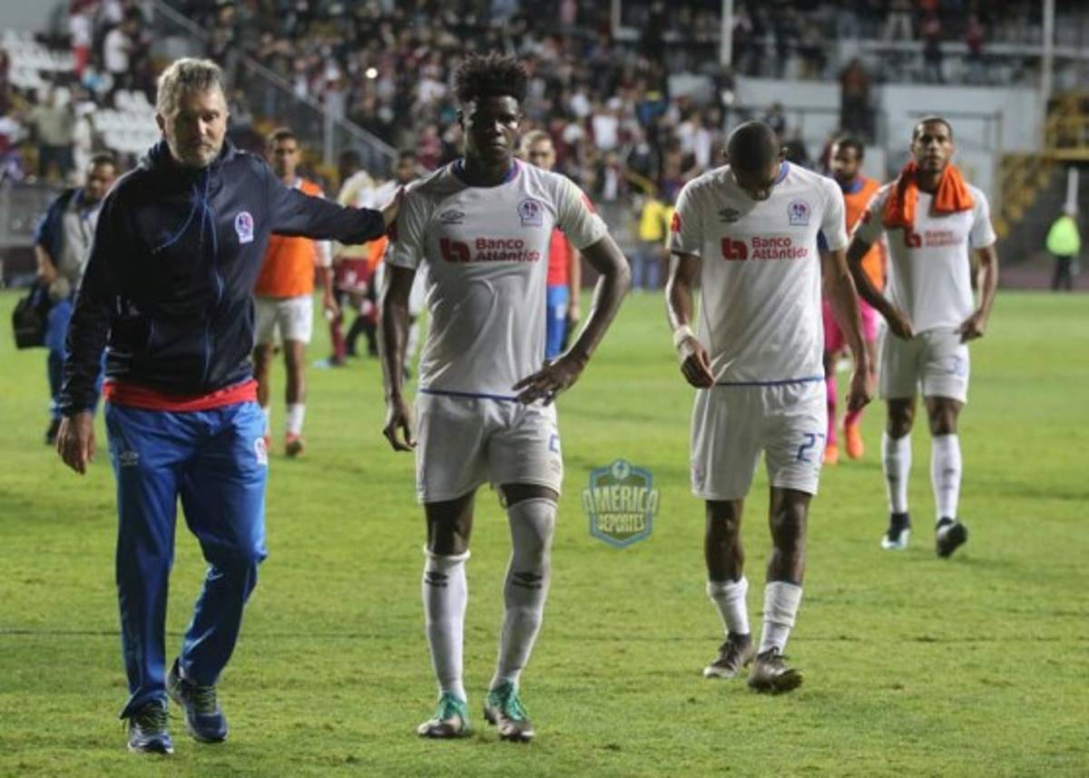 Llanto, dolor y silencio; las fotos que reflejan el desastre del Olimpia en Costa Rica