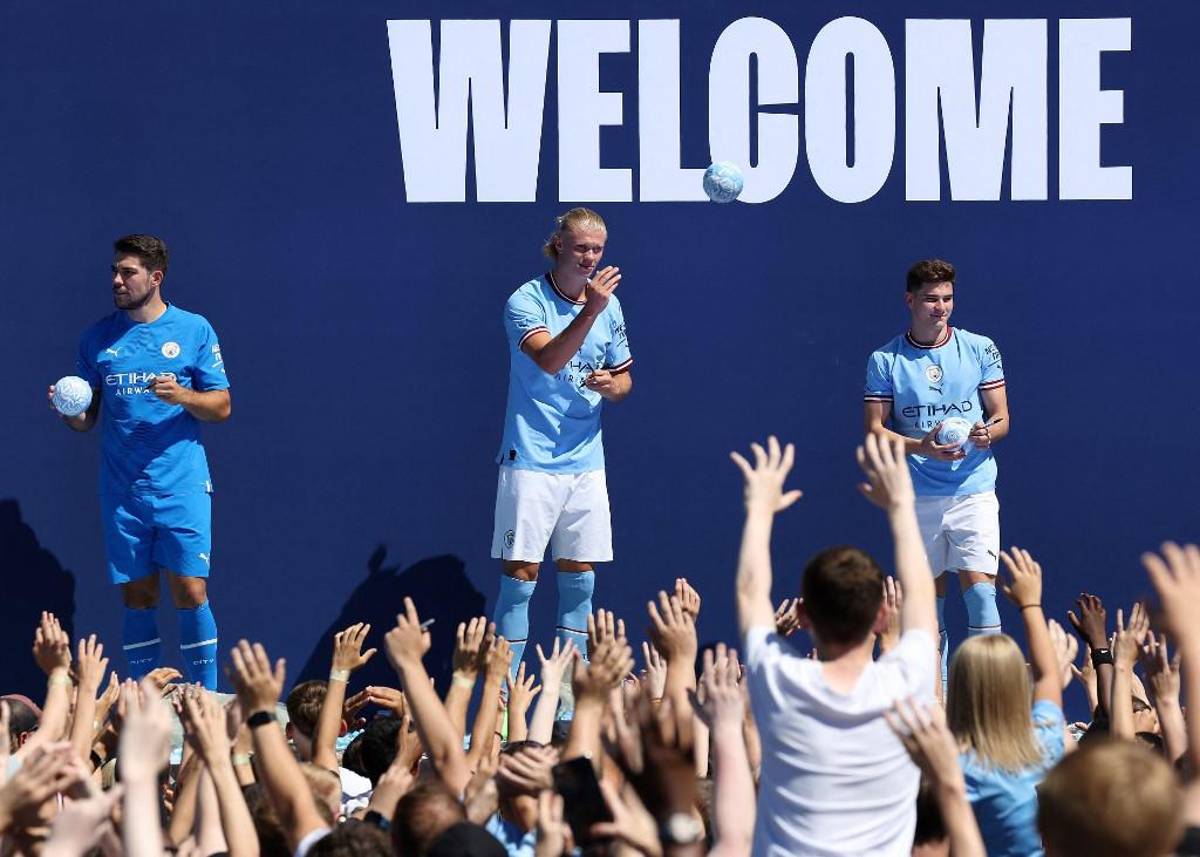 Así presentó el Manchester City a sus flamantes fichajes: la provocación de Haaland y el dorsal de Julián Álvarez