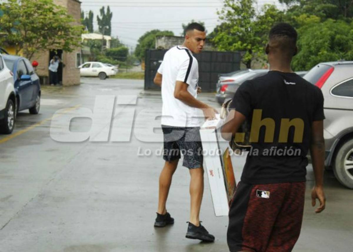 Entre regalos, jugando billar y muchas sonrisa se entrenó el Real España